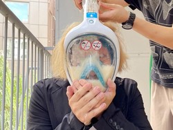 Bikin Ngakak, Pria Ini Kenakan Masker Minum Malah Basah Kuyup