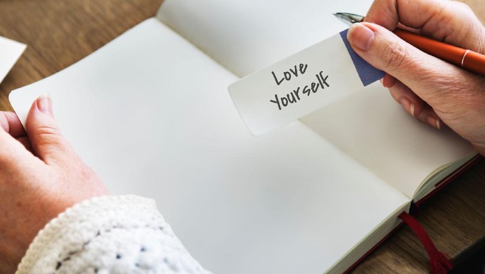Ucapkan 9 Mantra Ini ke Diri Sendiri Saat Kamu Lagi Merasa Insecure