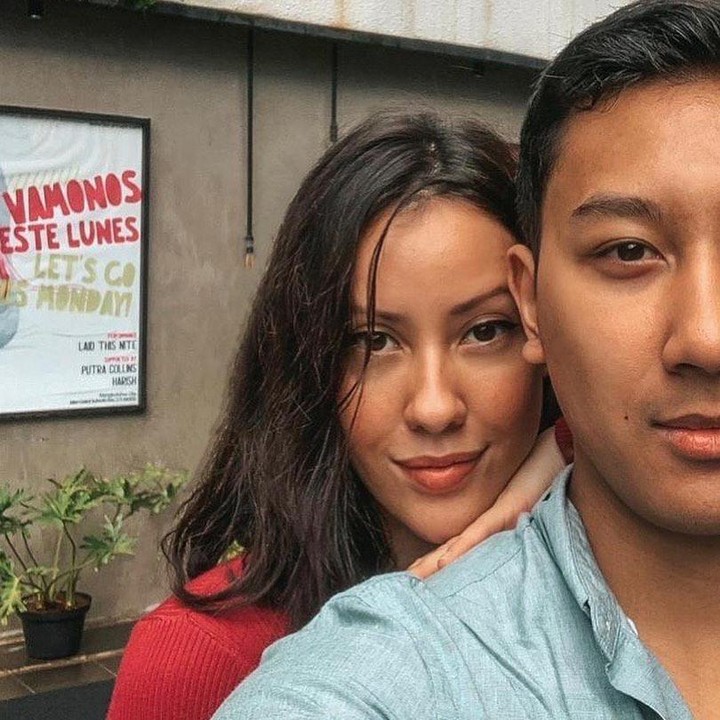 <p>Saat ini Darma Mangkuluhur juga sudah menggandeng seorang kekasih. Seperti yang dilihat dari laman instagramnya, diketahui ia sedang menjalin hubungan dengan Patricia Schuldtz yang berprofesi sebagai DJ. (Foto: Instagram @darmamh)</p>
