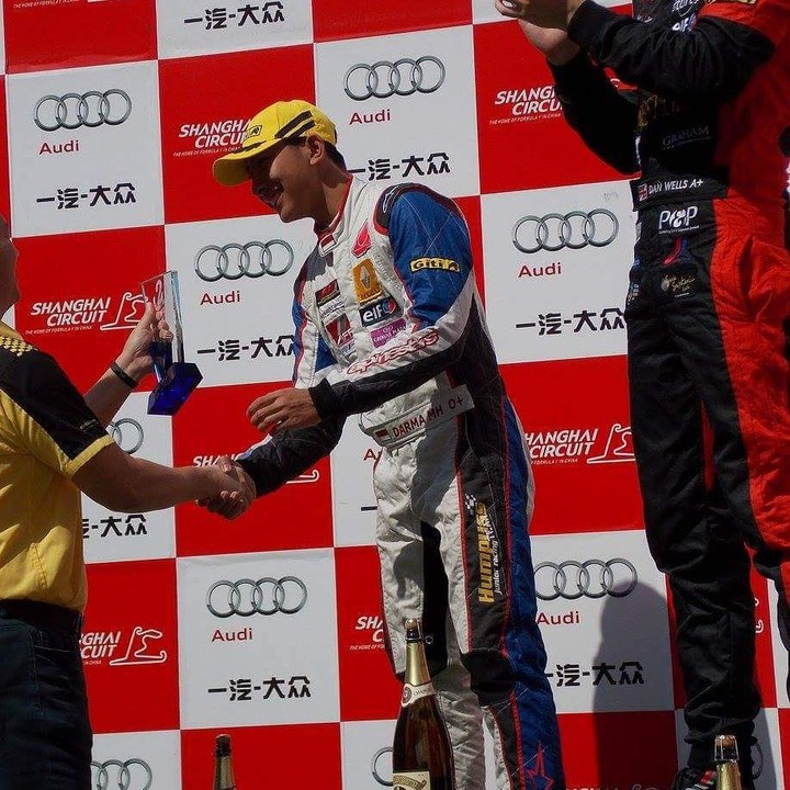 <p>Darma Mangkuluhur juga merupakan pembalap lho. Ia pernah menjuarai Asian Karting Open Championship 2012 saat masih 14 tahun. (Foto: Instagram @darmamh)</p>