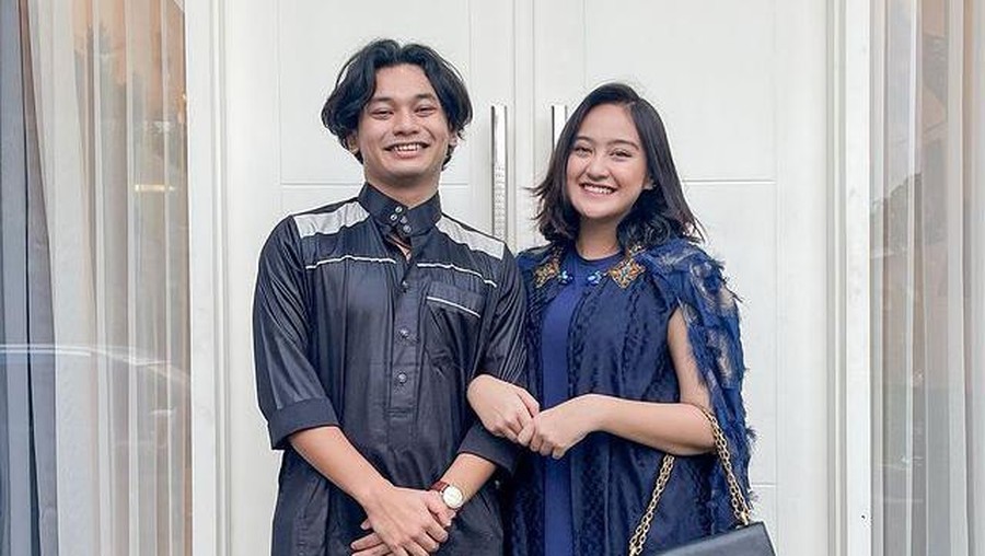 Salshabilla Adriani dan sang kekasih sedang jadi sorotan karena diisukan bertunangan. Yuk kita intip gaya pacaran seru mereka!