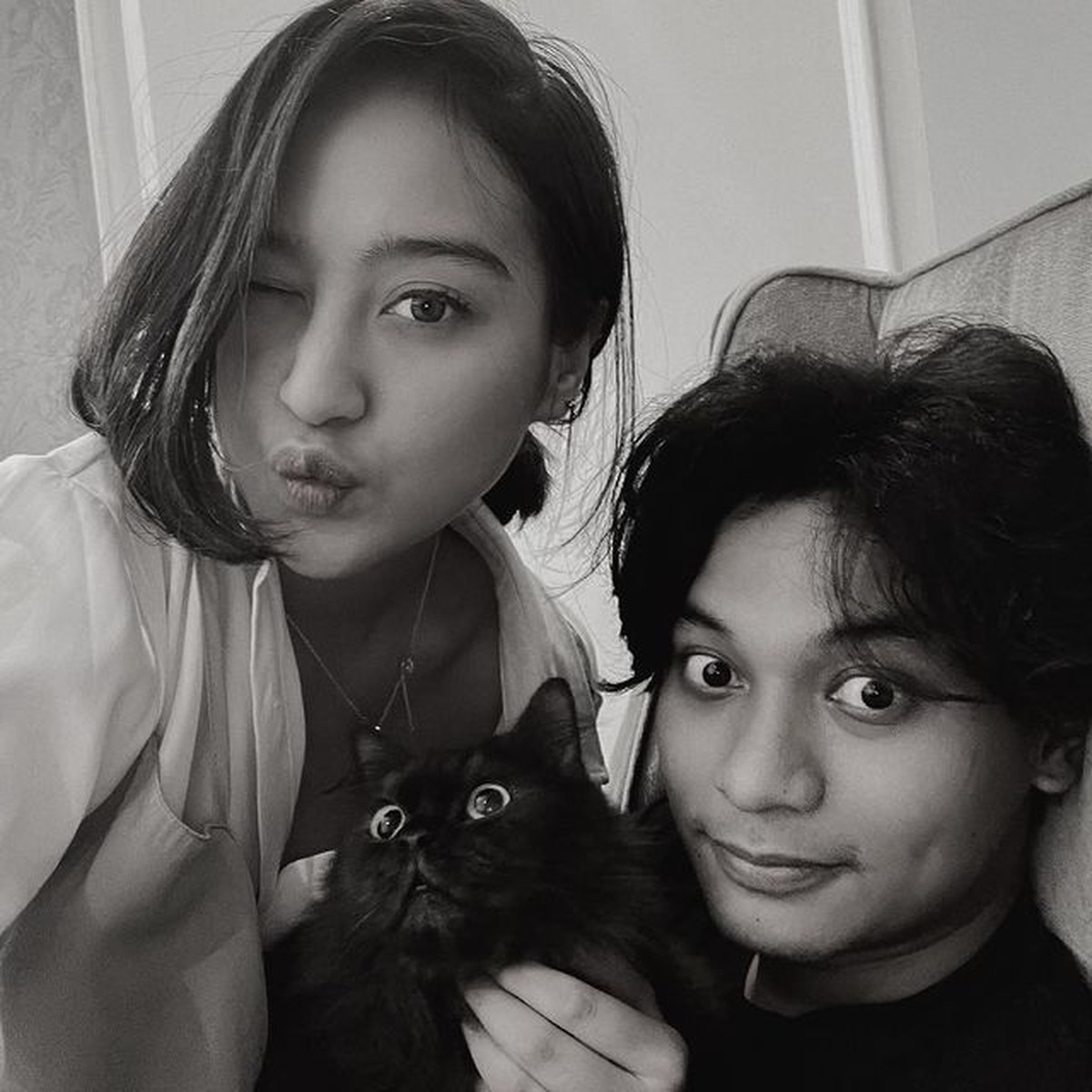 Salshabilla Adriani dan sang kekasih sedang jadi sorotan karena diisukan bertunangan&period; Yuk kita intip gaya pacaran seru mereka&excl;