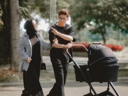 Gaya Kece Dinda Hauw & Rey Mbayang Bawa Baby Arshaka Jalan-jalan