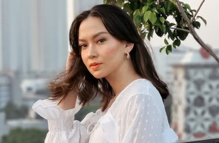 Karina Nadila merupakan aktris yang telah berperan dalam berbagai judul film dan sinetron. Wanita berdarah Flores dan Minangkabau ini juga sukses meraih gelar Puteri Pariwisata dalam ajang Puteri Indonesia tahun 2017. (Foto: instagram.com/karinadila8921)