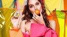 Pemotretan Cinta Laura dengan Tema Buah Markisa Cantik Menggemaskan Cinta Laura baru saja melakukan pemotretan dengan tema buah markisa. Ia cantik dan menggemaskan. Yuk intip!