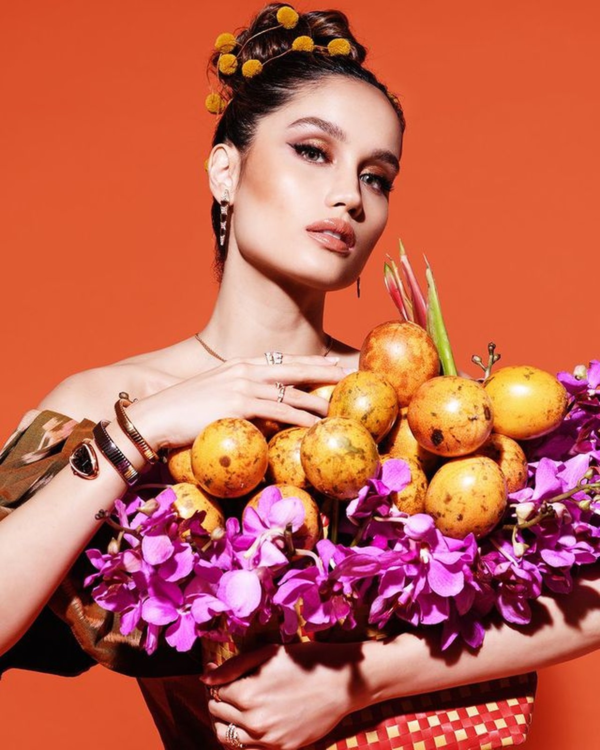 Cinta Laura baru saja melakukan pemotretan dengan tema buah markisa&period; Ia cantik dan menggemaskan&period; Yuk intip&excl;