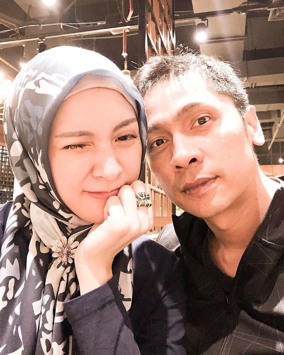 Pernikahan Donita dan Adi Nugroho tampak harmonis dan jarang diterpa isu miring&period; Yuk kita lihat potret bahagia mereka&excl;