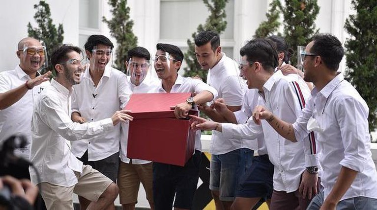 Potret Tampan Groomsmen Dampingi Rizky Billar yang Akan Lepas Masa Lajang Para sahabat sudah bersiap dampingi Rizky Billar akan melepas masa lajangnya. Yuk kita intip potret tampan para groomsmen!