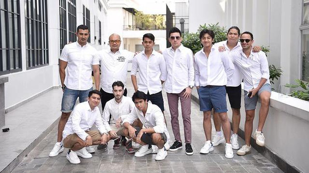 Para sahabat sudah bersiap dampingi Rizky Billar akan melepas masa lajangnya&period; Yuk kita intip potret tampan para groomsmen&excl;