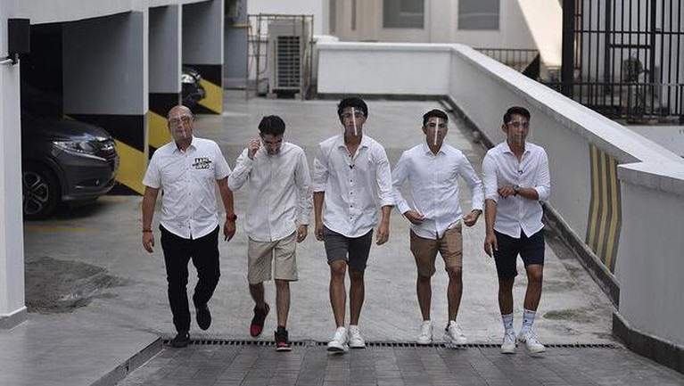 Potret Tampan Groomsmen Dampingi Rizky Billar yang Akan Lepas Masa Lajang Para sahabat sudah bersiap dampingi Rizky Billar akan melepas masa lajangnya. Yuk kita intip potret tampan para groomsmen!