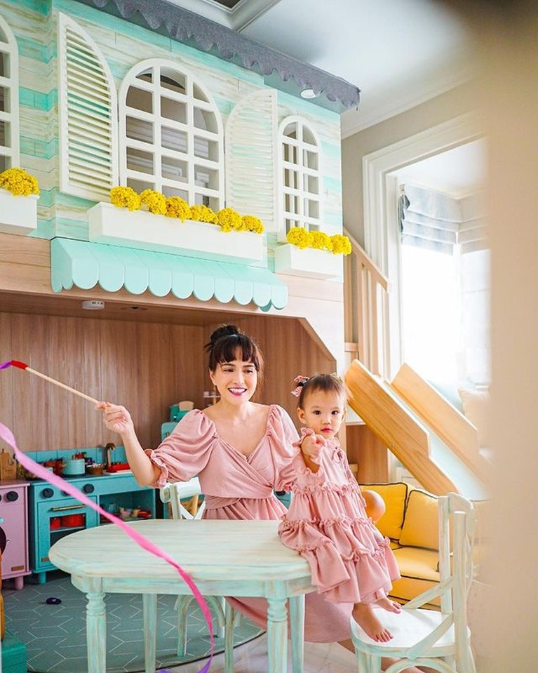 Shandy Aulia dan Baby Claire Pakai Outfit Kembaran, Lucu Banget!