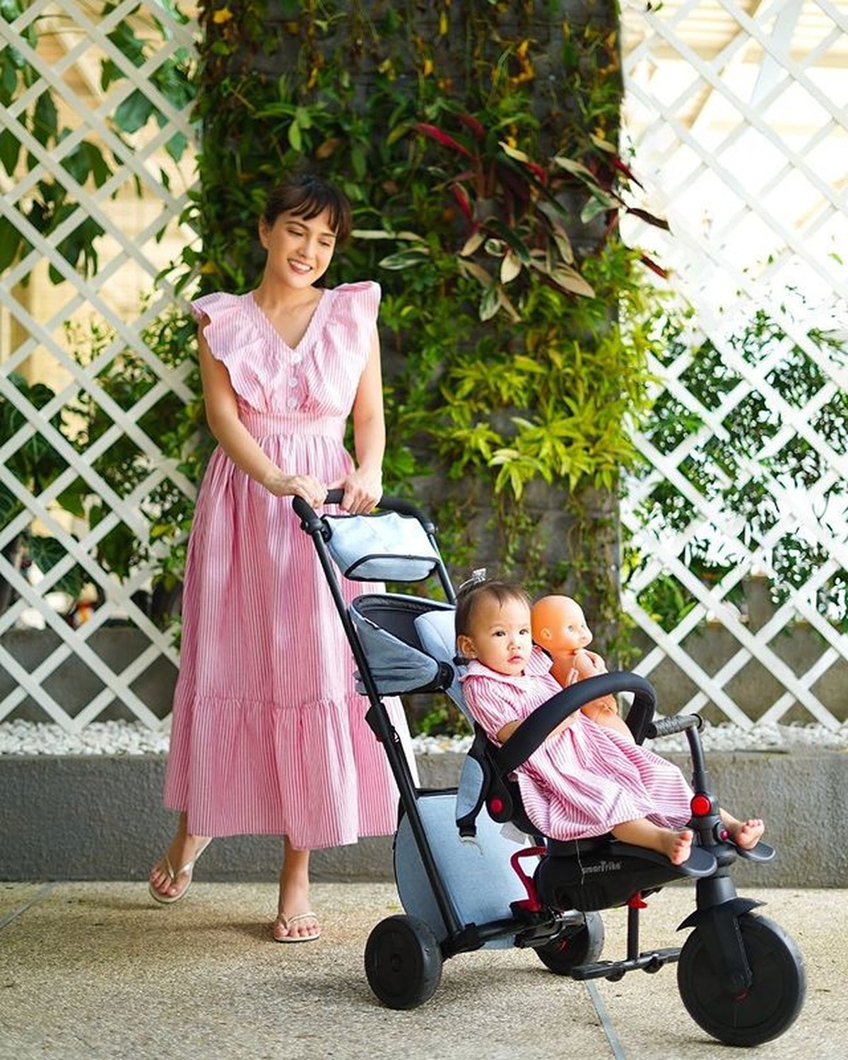 Shandy Aulia dan Baby Claire Pakai Outfit Kembaran&comma; Lucu Banget&excl;