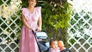 Shandy Aulia dan Baby Claire Pakai Outfit Kembaran, Lucu Banget! Shandy Aulia dan Baby Claire Pakai Outfit Kembaran, Lucu Banget!