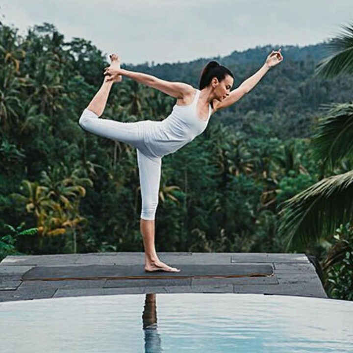 <p>Jangan heran kalau Sophia Latjuba terlihat awet muda. Ia menjalani gaya hidup sehat dan rajin melakukan aktivitas kebugaran seperti yoga serta olahraga rutin. (Foto: Instagram @sophia_latjuba88)</p>