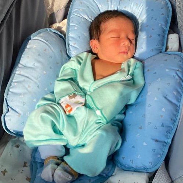 <p>Tata Janeeta sedang diselimuti kebahagiaan. Ia kedatangan anggota keluarga baru, putra pertamanya dengan Brotoseno.(Foto: Instagram @tatajaneetaofficial)</p>