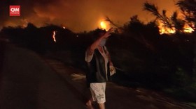 VIDEO: Kobaran Api Tak Kunjung Henti, Yunani Evakuasi Warga