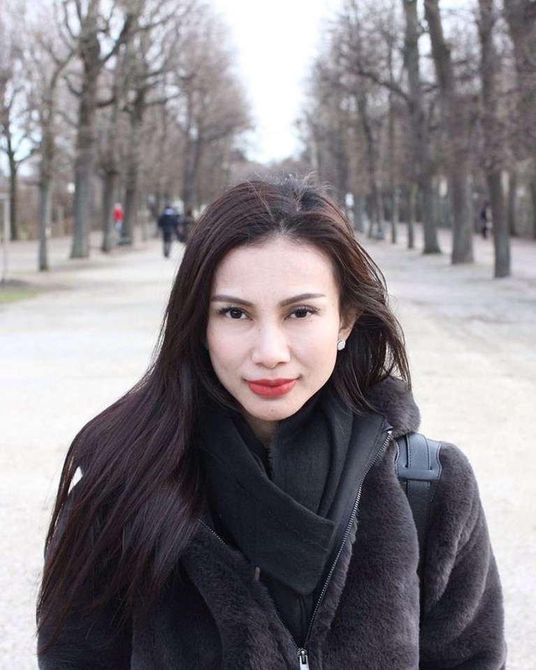 7 Potret Tribuana Tungga Dewi Istri Cantik Bambang Pamungkas Tengah Disorot Usai pengakuan Jane Abel putri sulung Bambang Pamungkas dihapus dari KK istri Bambang Pamungkas pun disorot. Yuk intip potretnya!