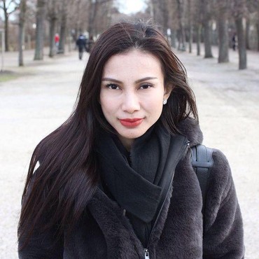 7 Potret Tribuana Tungga Dewi Istri Bambang Pamungkas yang Jadi Sorotan