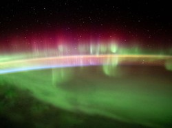 Bukan Borealis, Ini Aurora Australis dari Luar Angkasa