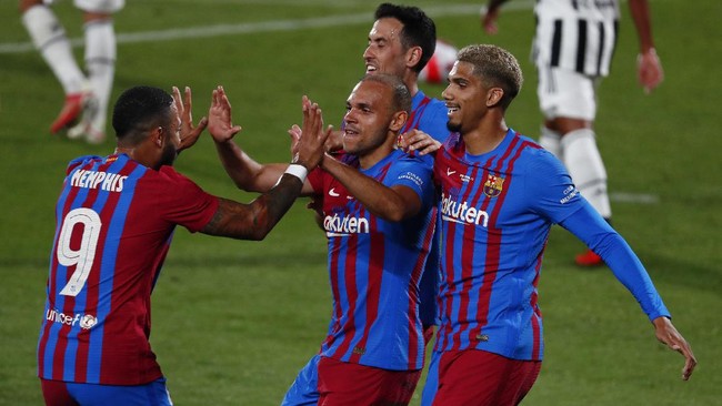 Memphis Depay dan Martin Braithwaite bermain impresif saat Barcelona yang tak lagi diperkuat Lionel Messi mengalahkan Juventus.