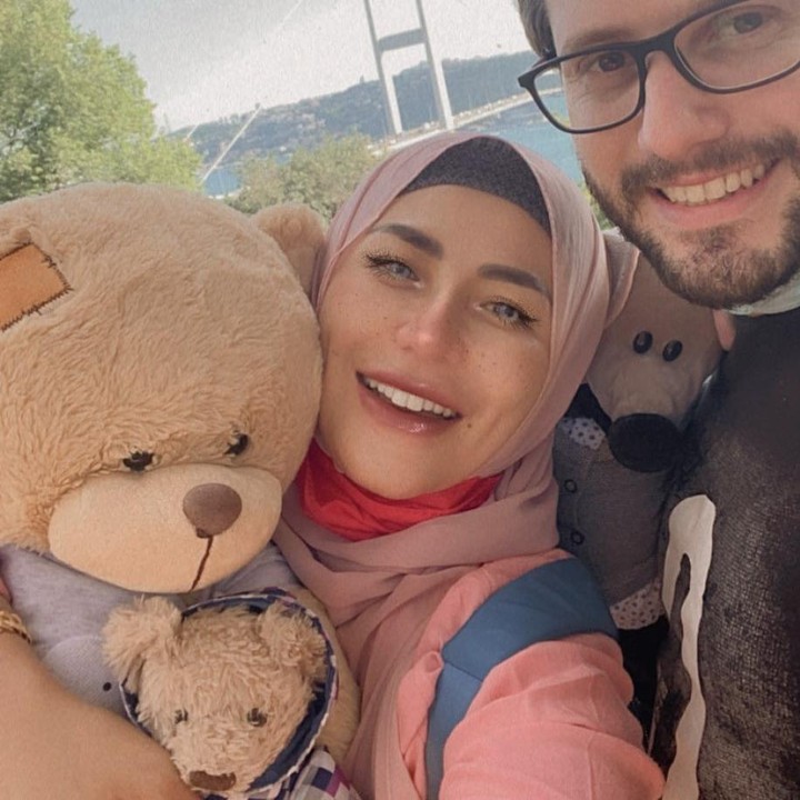 <p>Kehidupan Cinta Penelope saat ini tampak lebih bahagia bersama sang suami, lho. Senyum selalu menghiasi wajah Cinta dalam berbagai fotonya. (Foto: Instagram @princess_cinta_penelope)</p>