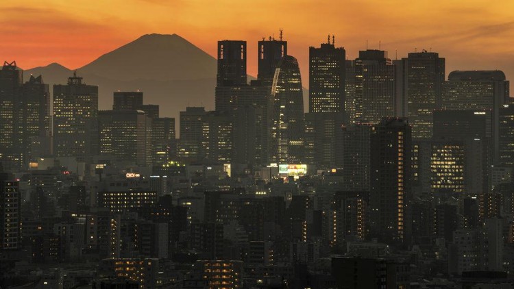 TOKYO, JAPAN - DECEMBER 23: Mount Fuji is seen behind the city skyline at dusk on December 23, 2020 in Tokyo, Japan. The Tokyo Metropolitan Government announced 748 new cases of Covid-19 coronavirus today as infections continue to fluctuate nationwide. To date, Japan has recorded 203,732 infections, 2,877 and 169,186 recoveries from the virus. (Photo by Carl Court/Getty Images)