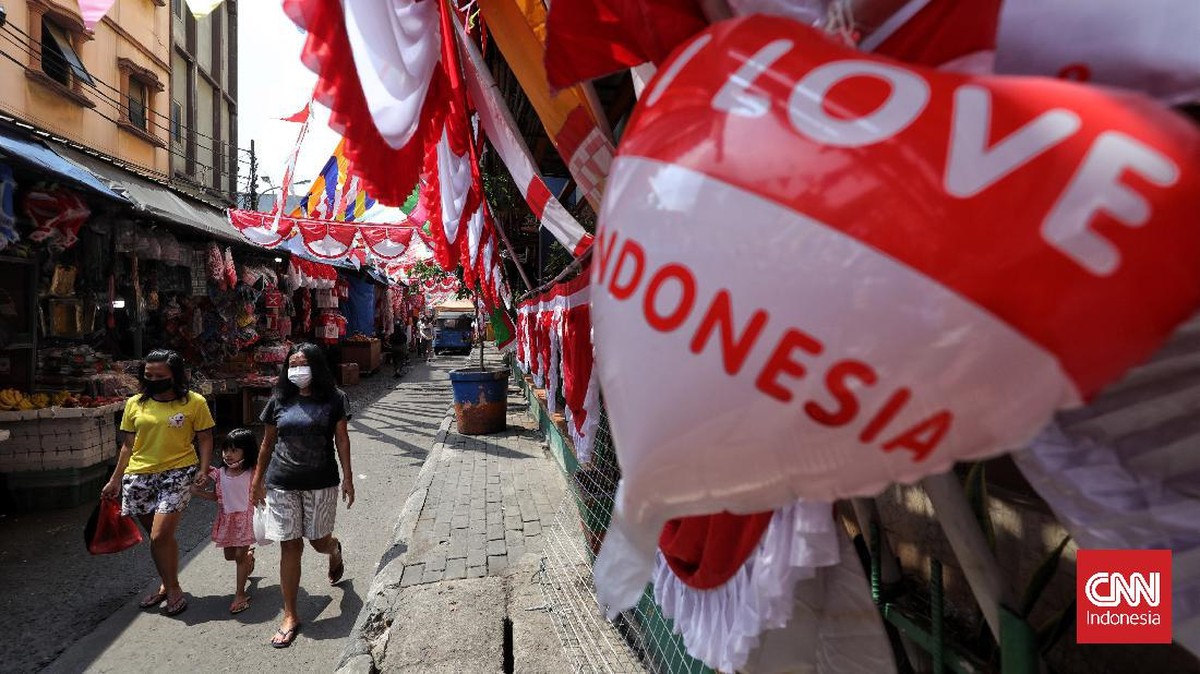 FOTO: Kegembiraan Jelang HUT ke-76 RI di Pasar Jatinegara