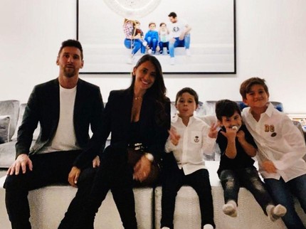 7 Potret Lionel Messi & Keluarga, Istri Beri Dukungan Saat Keluar dari Barcelona