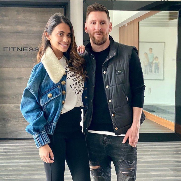 <p>Lionel Messi dan Antonella Rocuzzo telah menikah pada 30 Juni 2017. Antonella memberikan kalimat penyemangat untuk sang suami yang telah berjuang di Barcelona. Ia akan tetap mendampingi Messi meski sudah keluar dari lapangan. (Foto: Instagram @leomessi)</p>