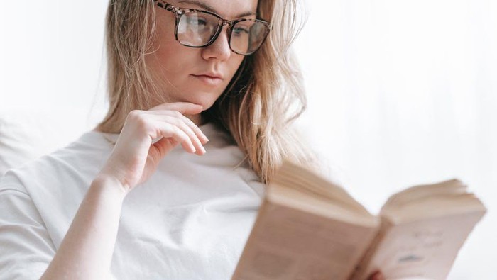 Bantu Jaga Kesehatan Otak, Ini 9 Rekomendasi Genre Buku yang Wajib Kamu Baca