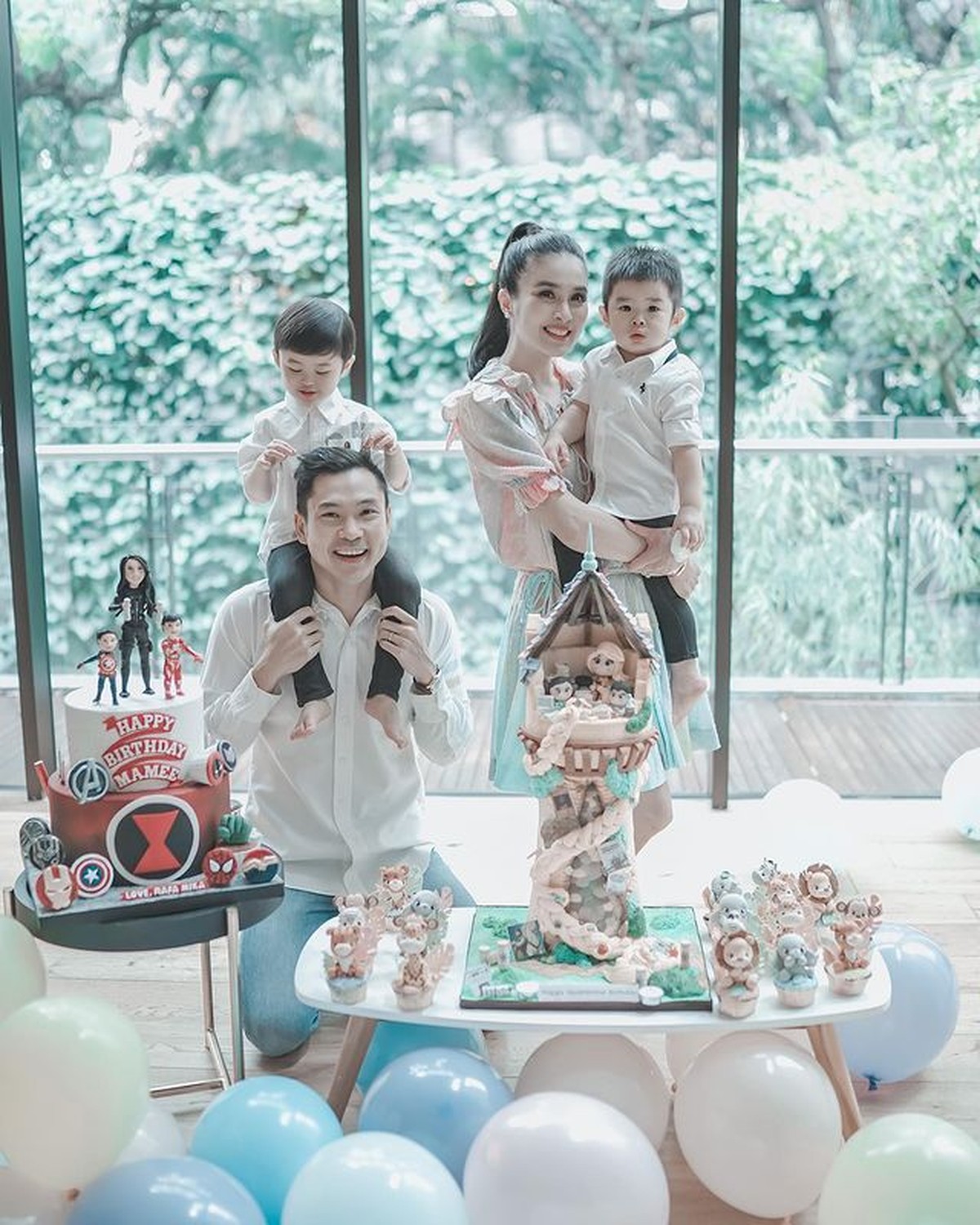 Sandra Dewi baru saja merayakan ulang tahunnya yang ke 38 tahun pada Minggu &lpar;8&sol;8&rpar;&period; Yuk kita intip momen perayaannya&excl;