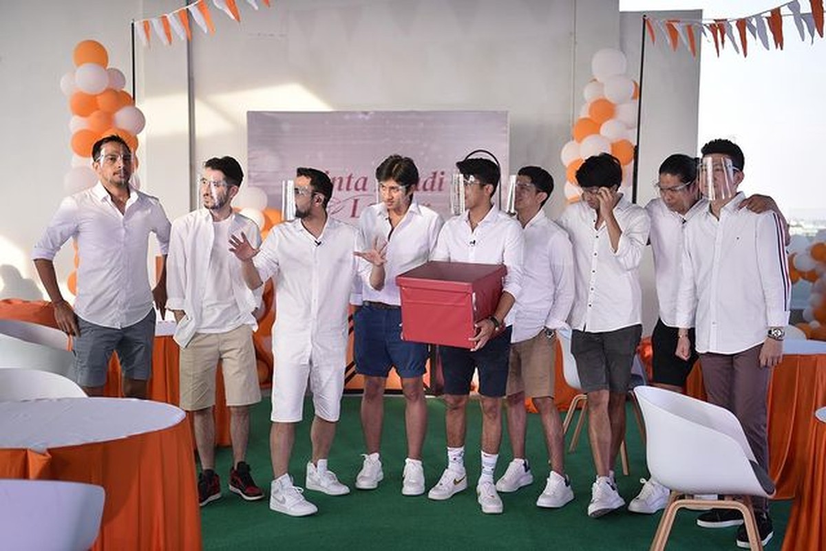 Rizky Billar baru saja menggelar acara melepas masa lajang bareng para sahabat&period; Yuk kita intip keseruannya&excl;