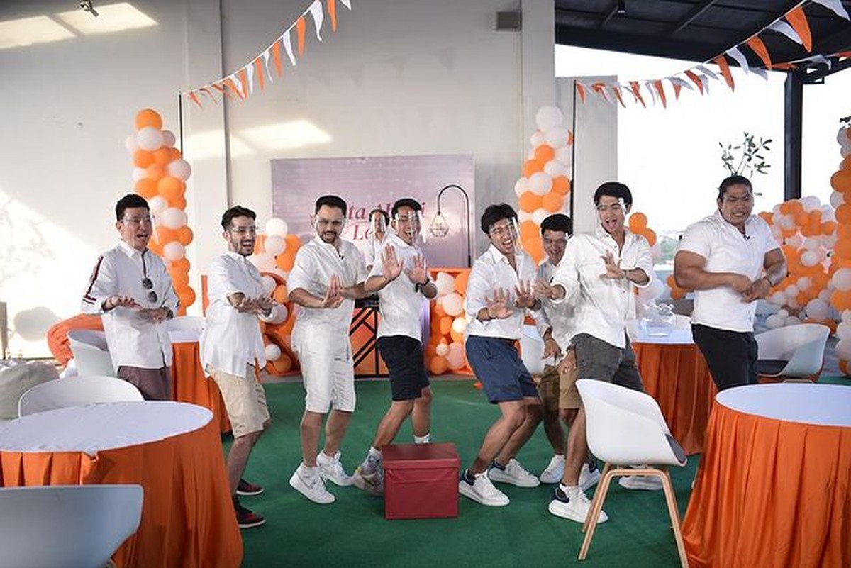 Rizky Billar baru saja menggelar acara melepas masa lajang bareng para sahabat&period; Yuk kita intip keseruannya&excl;
