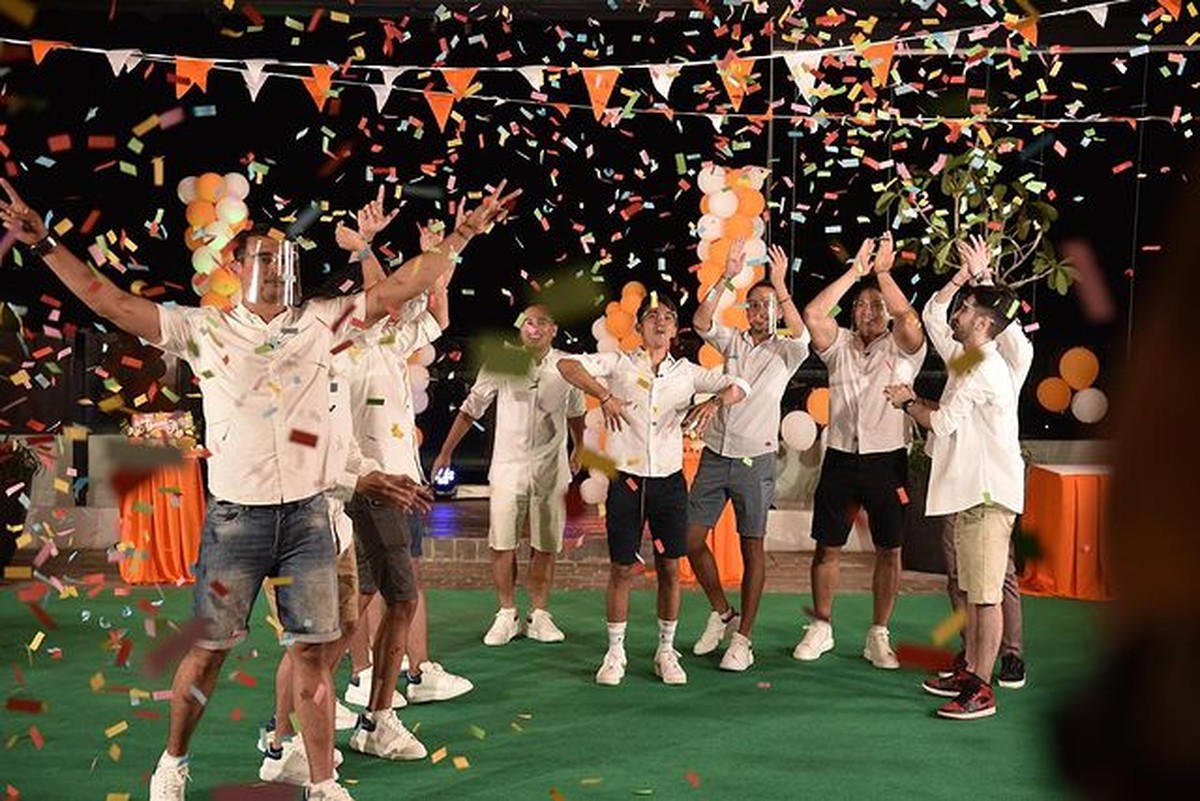 Rizky Billar baru saja menggelar acara melepas masa lajang bareng para sahabat&period; Yuk kita intip keseruannya&excl;