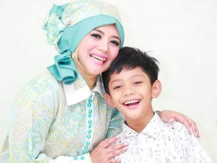 Lama Tak Terdengar, Intip 5 Potret Rekan Duet Fathur, Nadila & Sang Anak