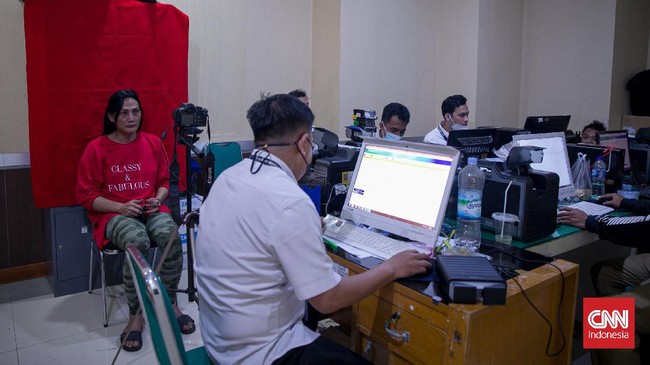 Surat keterangan KTP sementara perlu dimiliki apabila Anda belum memiliki KTP yang tercetak. Berikut syarat dan cara membuat surat keterangan KTP sementara.