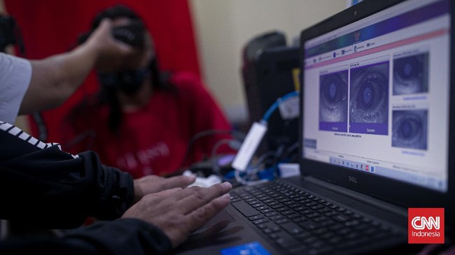 Data EKTP warga yang tersimpan di sejumlah situs pemerintah daerah (pemda) teransam lantaran situs tersebut tidak diamankan.