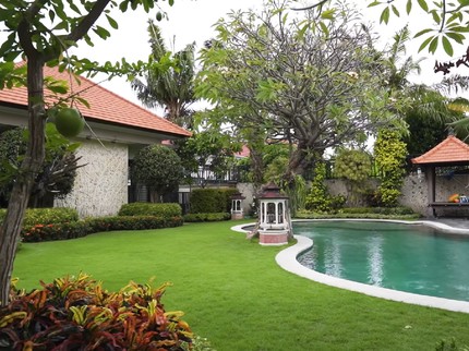 7 Potret Rumah Crazy Rich Pemilik Toko Krisna Bali, Teduh Bernuansa Hijau