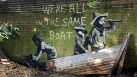 FOTO: Grafiti 'Rasa' Banksy Bermunculan di Pesisir Inggris