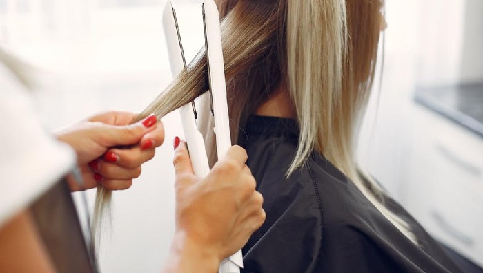 Wajib Tahu! Kebiasaan Sehari-hari Ini Ternyata Bikin Rambut Rusak