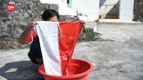 VIDEO: Tradisi Warga Cuci Bendera Jelang 17 Agustus
