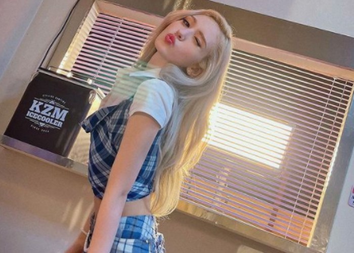 Tidak cuma rambut, Somi juga terlihat lebih langsing dari pada biasanya. Penampilan barunya ini sontak jadi bahan perbincangan netizen di dunia maya. (Foto: Instagram.com/somsomi0309)