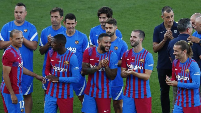 Tiga pemain Barcelona diejek fan saat pertandingan melawan Juventus pada ajang Trofi Joan Gamper yang berlangsung di Estadi Johan Cruyff.