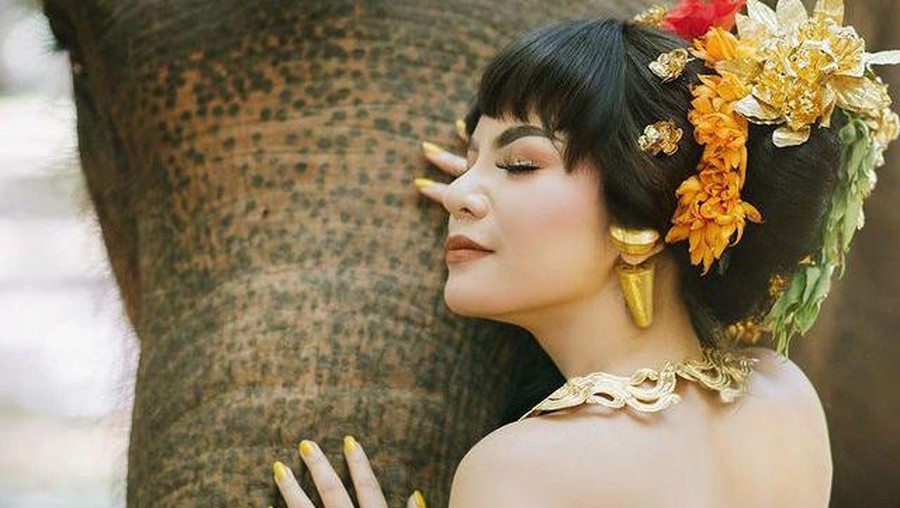 Usai Heboh Berbikini, Dinar Candy Tampil Anggun Pakai Baju Adat Bali