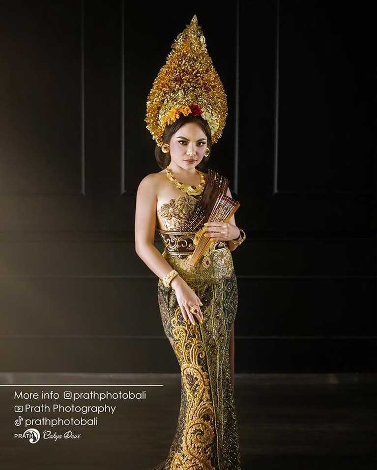 Usai Heboh Berbikini, Dinar Candy Tampil Anggun Pakai Baju Adat Bali