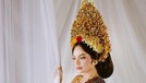 Usai Heboh Berbikini&comma; Dinar Candy Tampil Anggun Pakai Baju Adat Bali