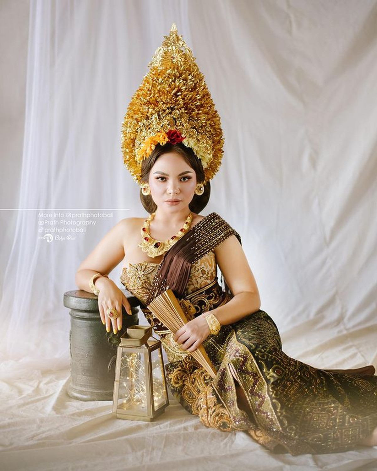 Usai Heboh Berbikini&comma; Dinar Candy Tampil Anggun Pakai Baju Adat Bali