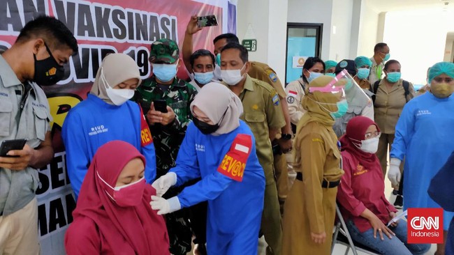 Kalangan pengusaha menyatakan hingga kini belum punya rencana untuk melanjutkan Program Gotong Royong untuk membiayai vaksin booster bagi pekerja.
