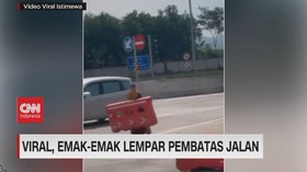 VIDEO: Viral, Emak-Emak Lempar Pembatas Jalan