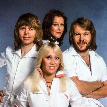 Lirik Lagu Slipping Through My Fingers - ABBA